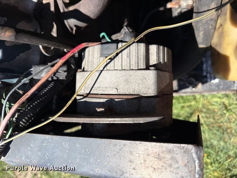 image for item EW4046 1991 Bobcat 743B skid steer loader