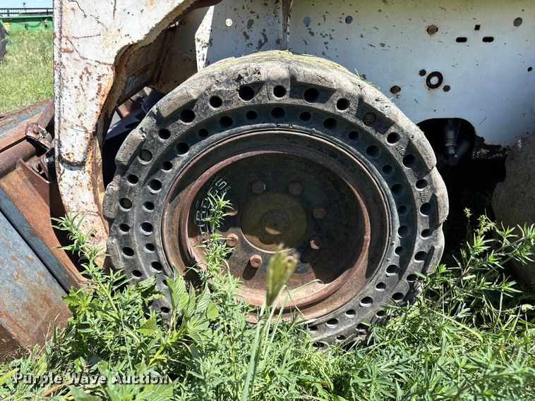 image for item EW4046 1991 Bobcat 743B skid steer loader