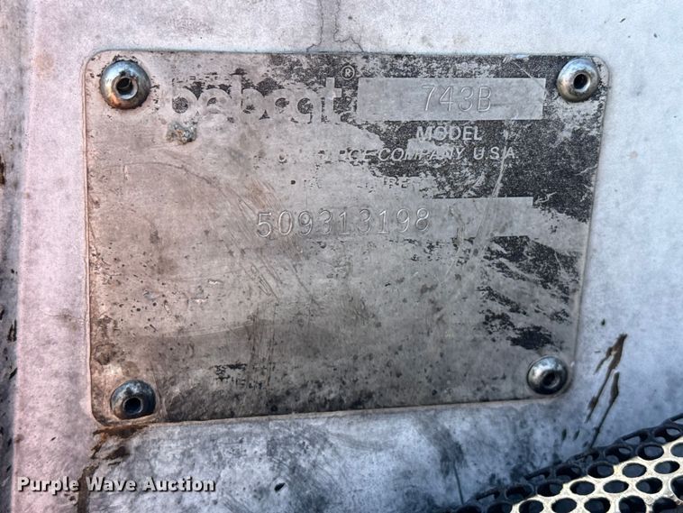 image for item EW4046 1991 Bobcat 743B skid steer loader