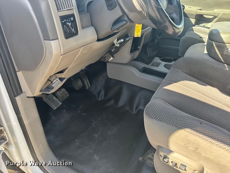 image for item EW4890 2005 Dodge Ram 3500 Ext. Cab pickup truck