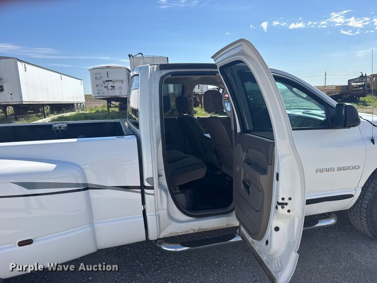 image for item EW4890 2005 Dodge Ram 3500 Ext. Cab pickup truck