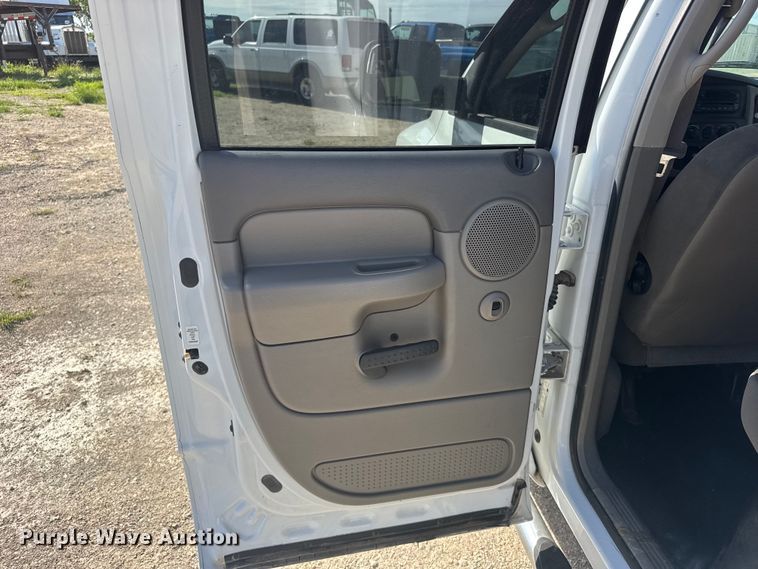 image for item EW4890 2005 Dodge Ram 3500 Ext. Cab pickup truck