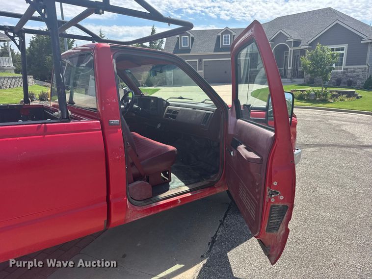 image for item EW4912 1992 Chevrolet C2500 pickup truck