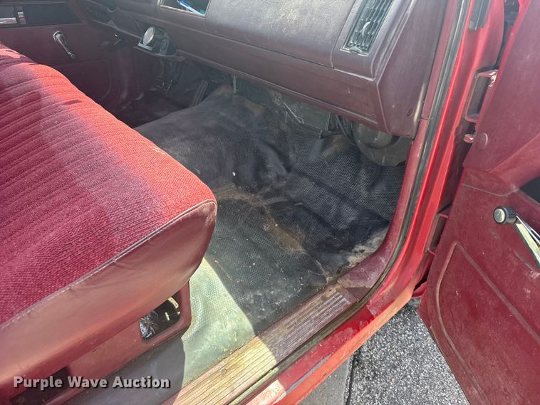 image for item EW4912 1992 Chevrolet C2500 pickup truck