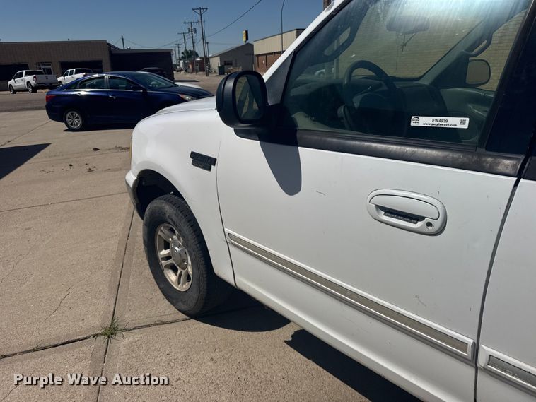 image for item EW4929 2001 Ford Expedition XLT SUV