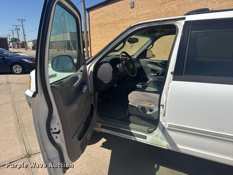 image for item EW4929 2001 Ford Expedition XLT SUV