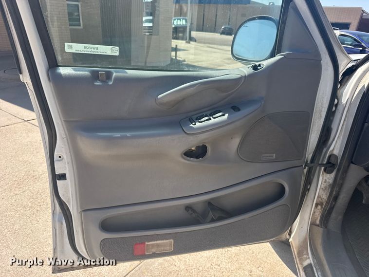 image for item EW4929 2001 Ford Expedition XLT SUV