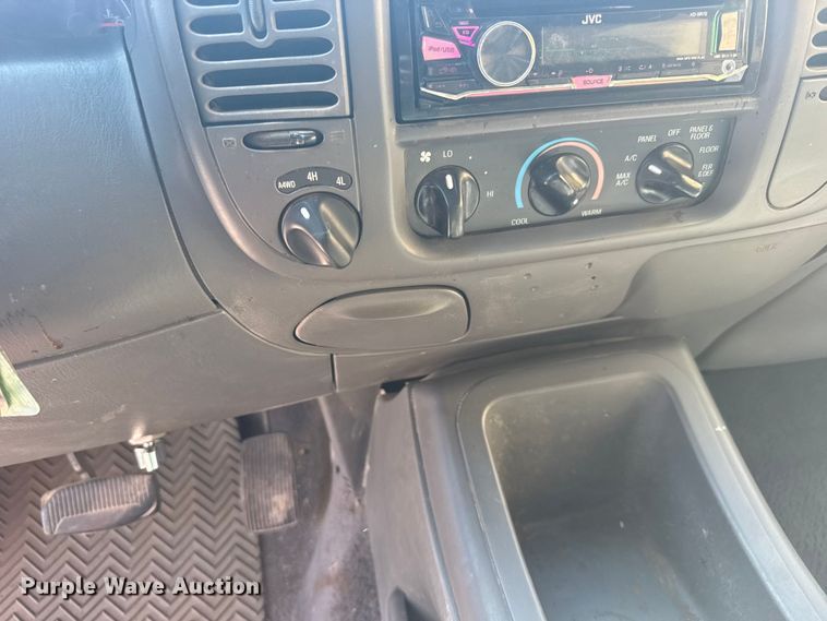 image for item EW4929 2001 Ford Expedition XLT SUV