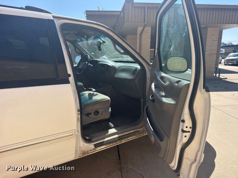 image for item EW4929 2001 Ford Expedition XLT SUV