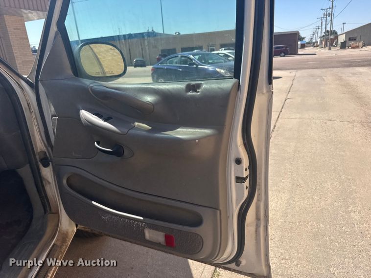 image for item EW4929 2001 Ford Expedition XLT SUV