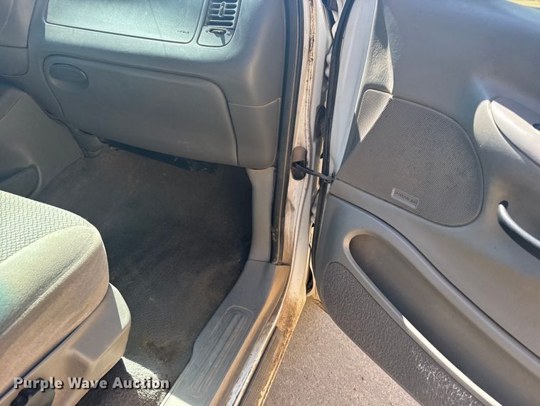 image for item EW4929 2001 Ford Expedition XLT SUV