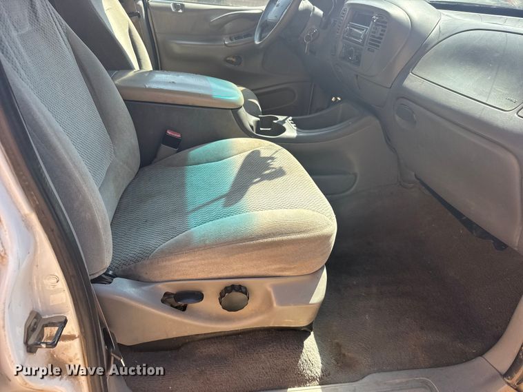 image for item EW4929 2001 Ford Expedition XLT SUV