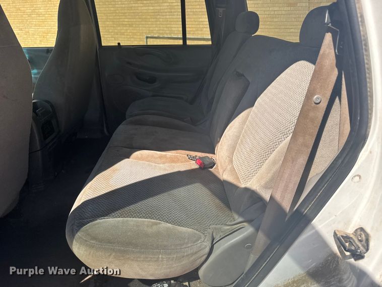 image for item EW4929 2001 Ford Expedition XLT SUV