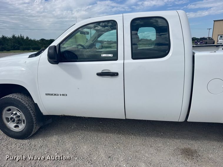 image for item EW4945 2010 GMC 2500 Ext. Cab pickup truck