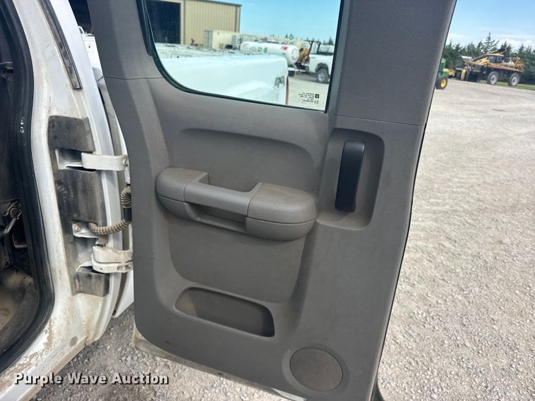 image for item EW4945 2010 GMC 2500 Ext. Cab pickup truck
