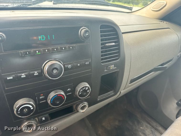 image for item EW4945 2010 GMC 2500 Ext. Cab pickup truck