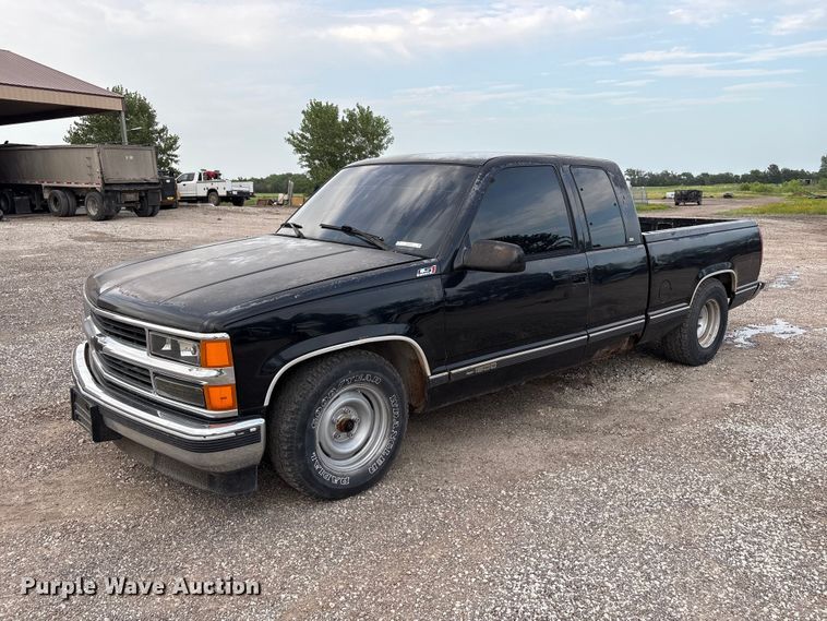 image for item EW8996 1997 Chevrolet C1500 Ext. Cab pickup truck