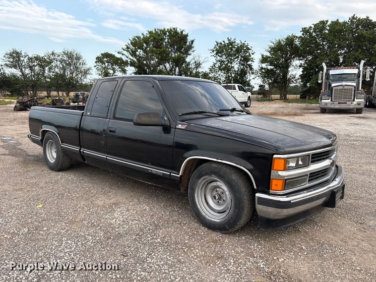 image for item EW8996 1997 Chevrolet C1500 Ext. Cab pickup truck