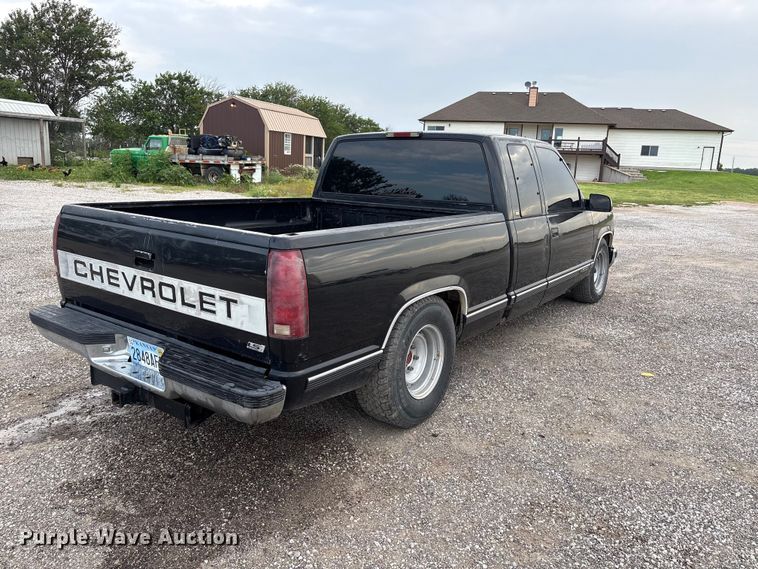 image for item EW8996 1997 Chevrolet C1500 Ext. Cab pickup truck
