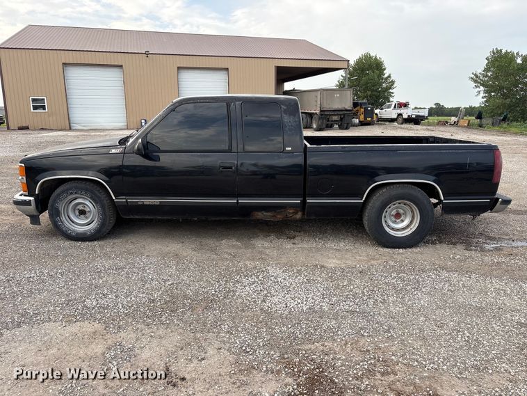 image for item EW8996 1997 Chevrolet C1500 Ext. Cab pickup truck