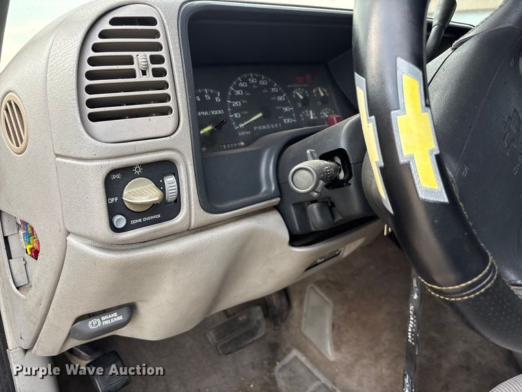 image for item EW8996 1997 Chevrolet C1500 Ext. Cab pickup truck