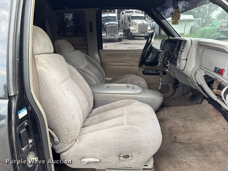 image for item EW8996 1997 Chevrolet C1500 Ext. Cab pickup truck