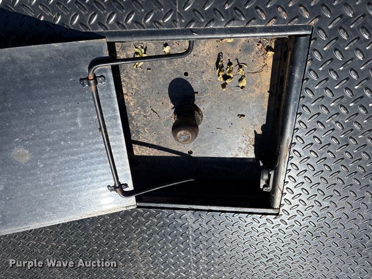 image for item EW8997 2008 Ford F550 Super Duty flatbed truck