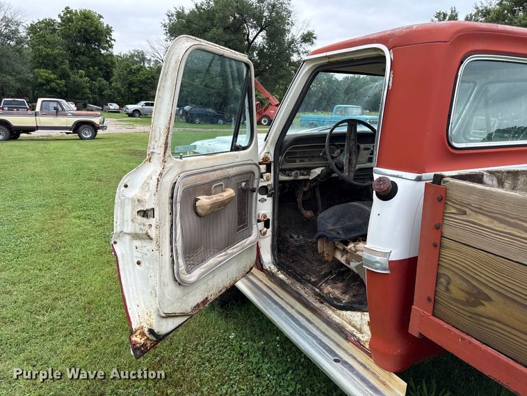image for item EX1995 1975 Ford F250 flatbed pickup truck