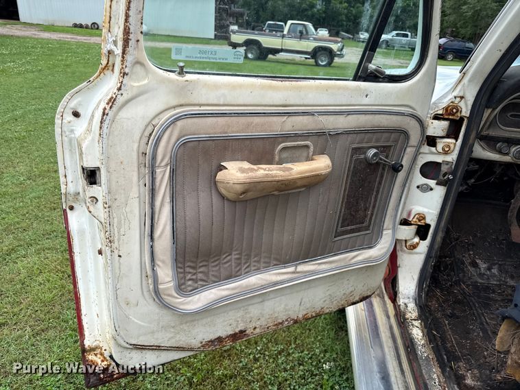 image for item EX1995 1975 Ford F250 flatbed pickup truck