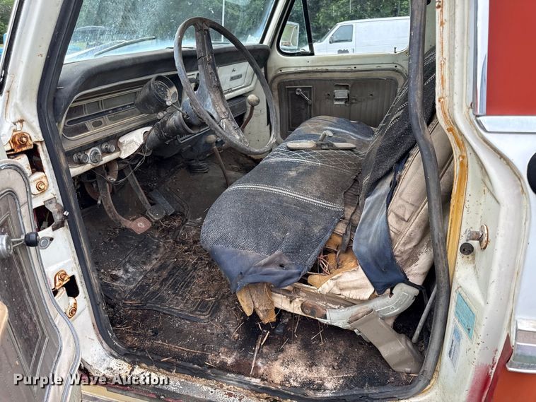image for item EX1995 1975 Ford F250 flatbed pickup truck