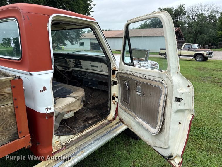 image for item EX1995 1975 Ford F250 flatbed pickup truck
