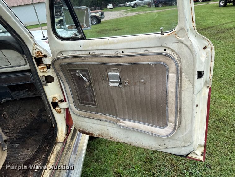 image for item EX1995 1975 Ford F250 flatbed pickup truck