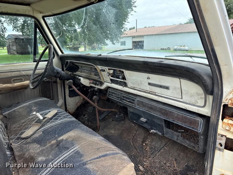 image for item EX1995 1975 Ford F250 flatbed pickup truck