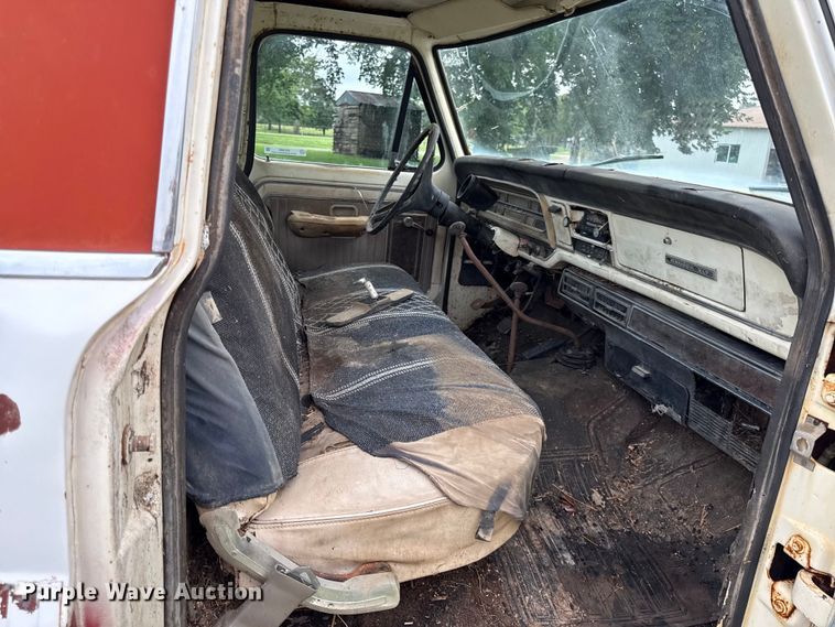 image for item EX1995 1975 Ford F250 flatbed pickup truck