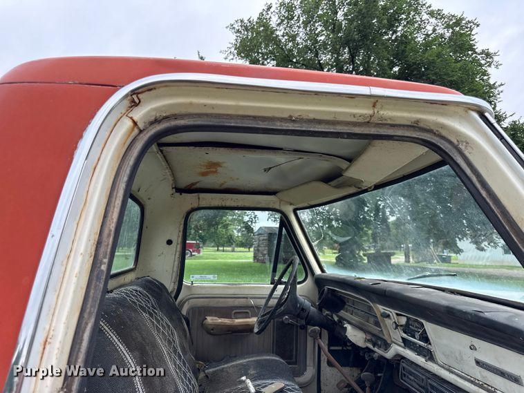 image for item EX1995 1975 Ford F250 flatbed pickup truck