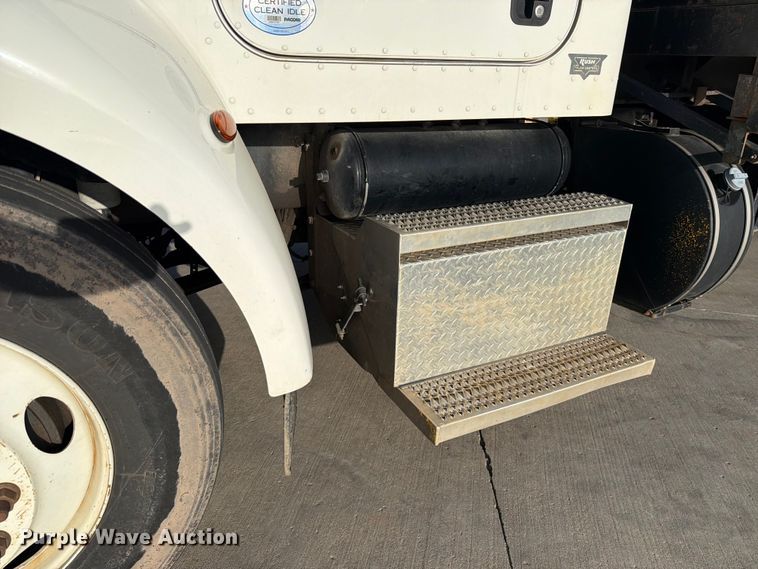 image for item EX2521 2018 Peterbilt 337 flatbed truck