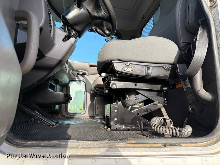 image for item EX2521 2018 Peterbilt 337 flatbed truck