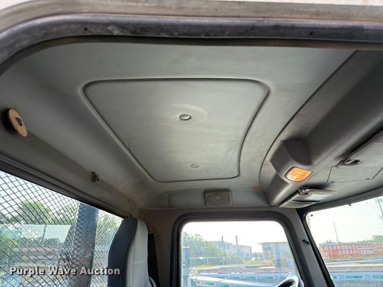 image for item EX2521 2018 Peterbilt 337 flatbed truck