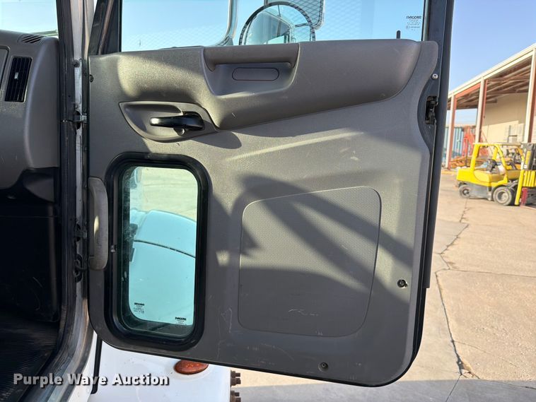 image for item EX2521 2018 Peterbilt 337 flatbed truck