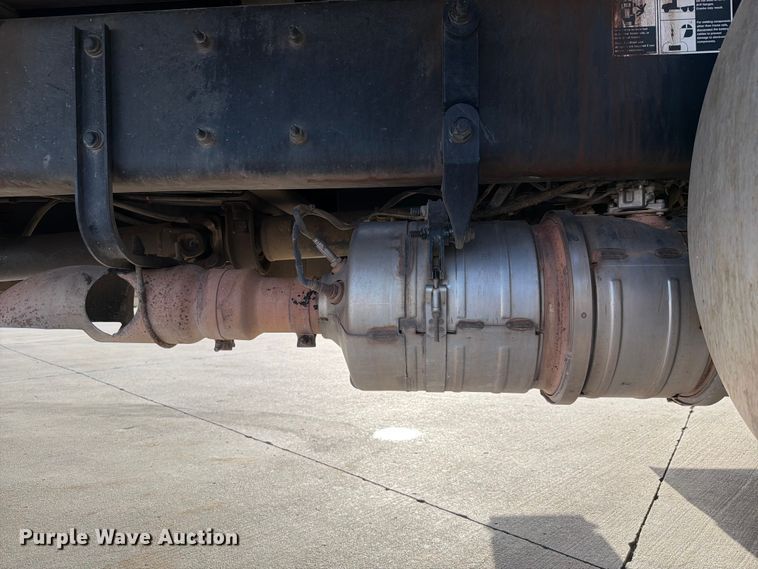 image for item EX2521 2018 Peterbilt 337 flatbed truck