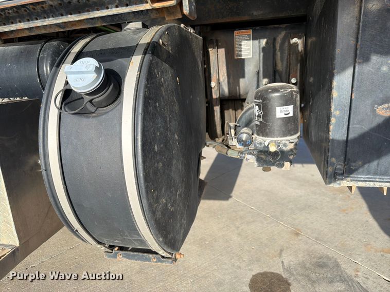 image for item EX2521 2018 Peterbilt 337 flatbed truck