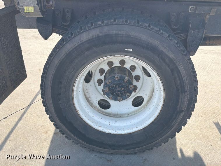 image for item EX2521 2018 Peterbilt 337 flatbed truck