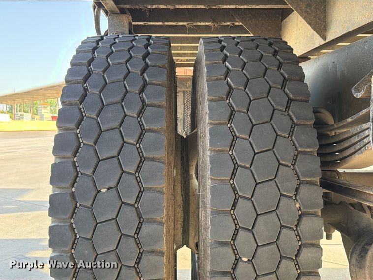 image for item EX2521 2018 Peterbilt 337 flatbed truck
