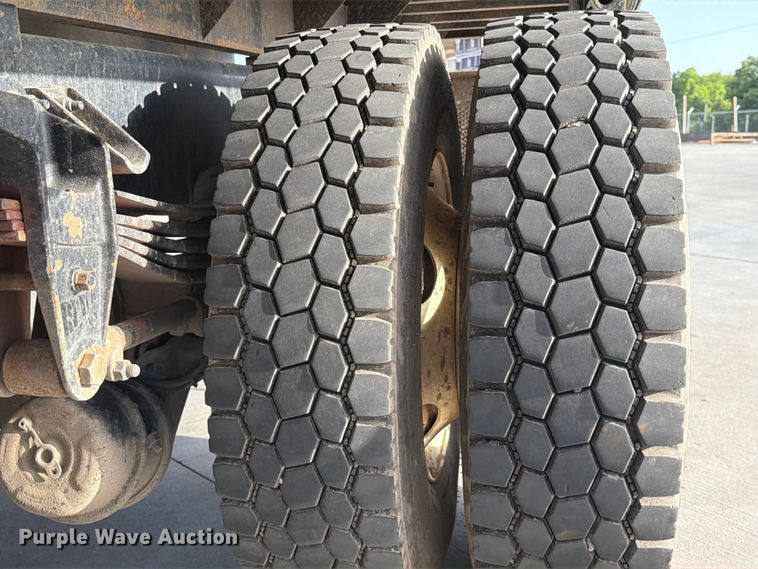 image for item EX2521 2018 Peterbilt 337 flatbed truck