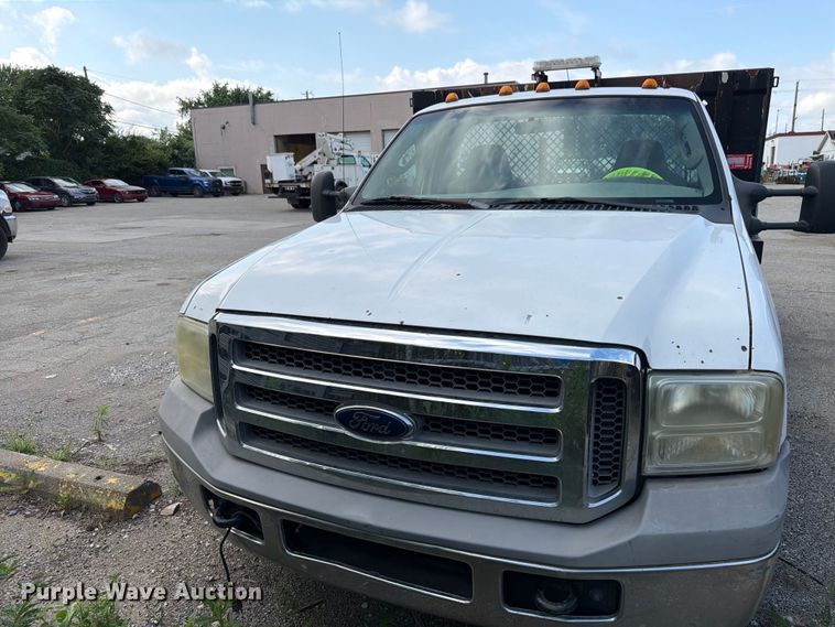 image for item EX4546 2006 Ford F350 Super Duty dump flatbed pickup truck
