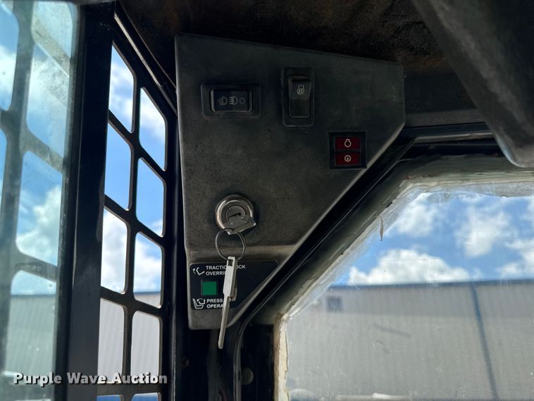 image for item FB5725 1994 Bobcat 853 skid steer loader