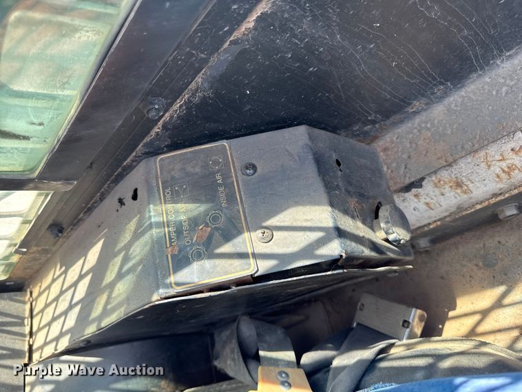 image for item FB5725 1994 Bobcat 853 skid steer loader