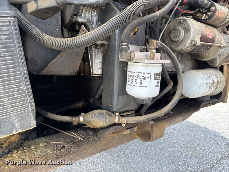 image for item FB5725 1994 Bobcat 853 skid steer loader
