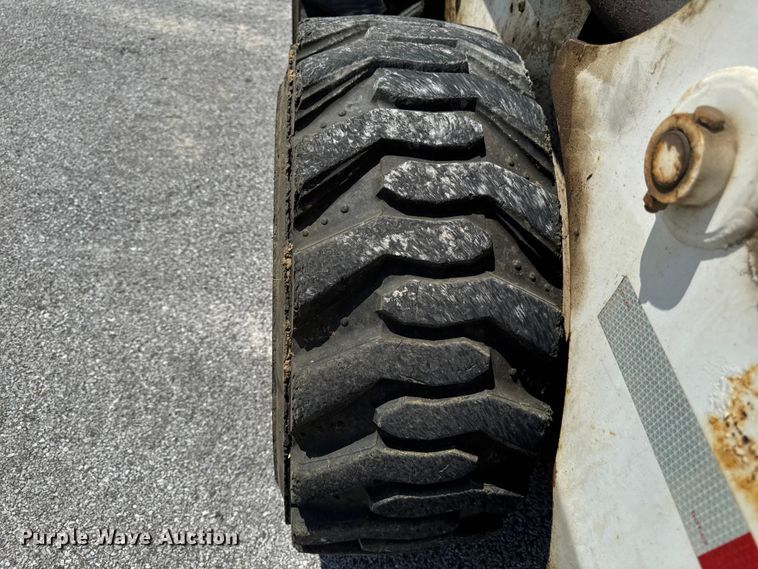 image for item FB5725 1994 Bobcat 853 skid steer loader