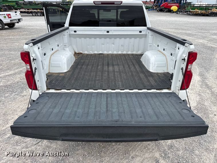 image for item FB6786 2019 Chevrolet Silverado 1500 Crew Cab pickup truck